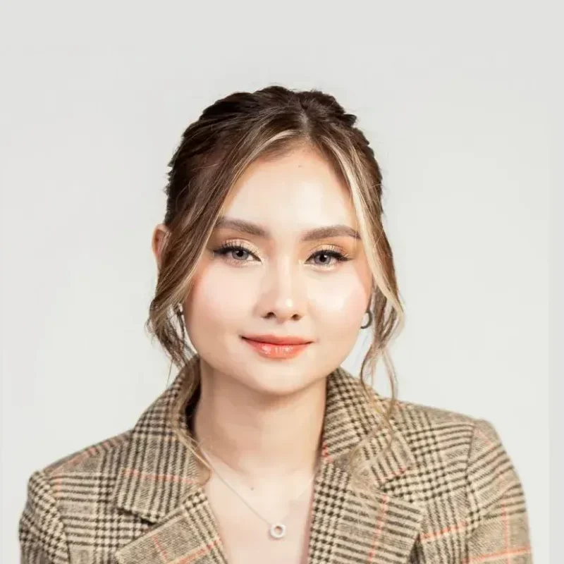 Kristina Navallo, Executive Assistant